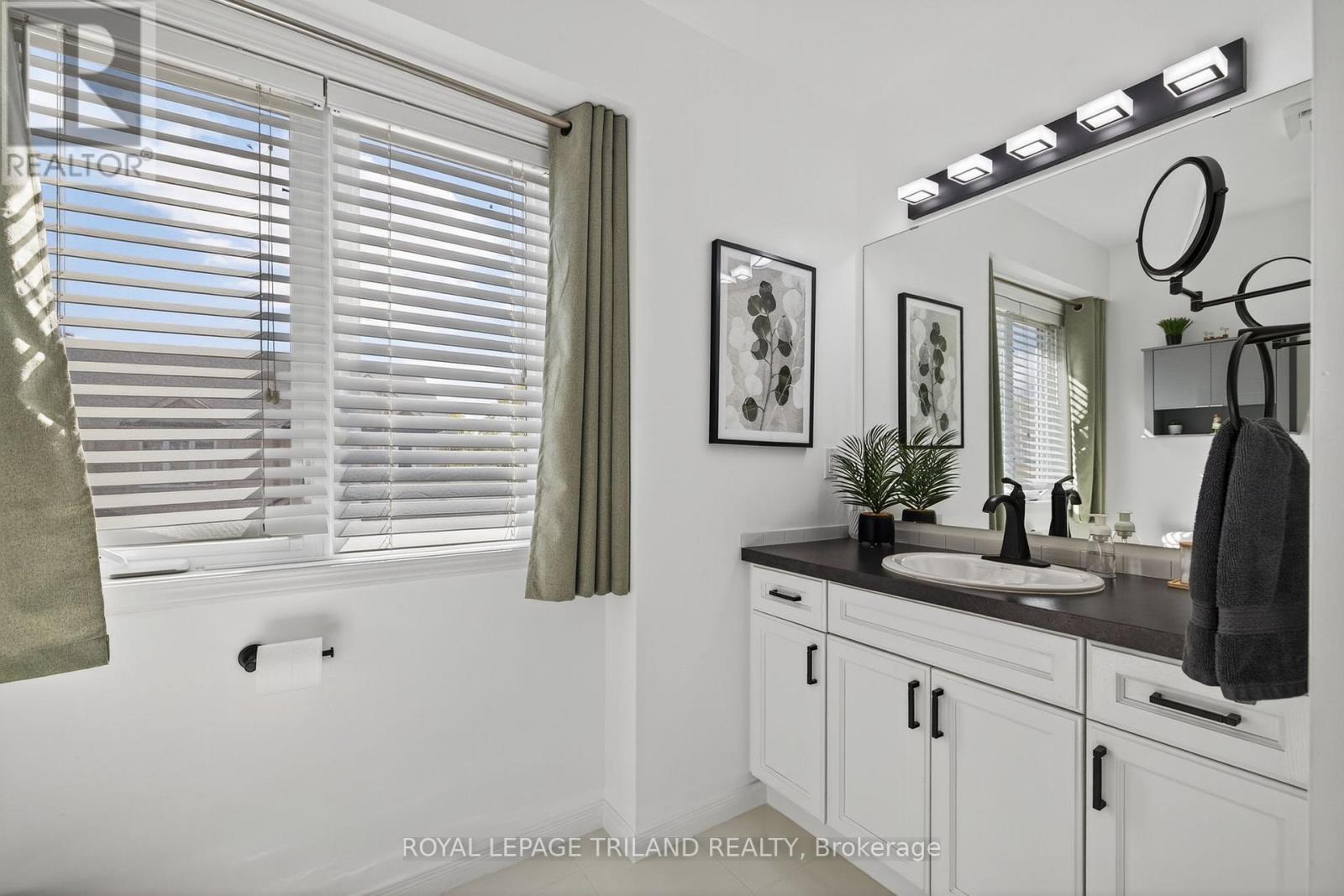 39 - 1625 Purser Street, London East (East D), ON - Indoor