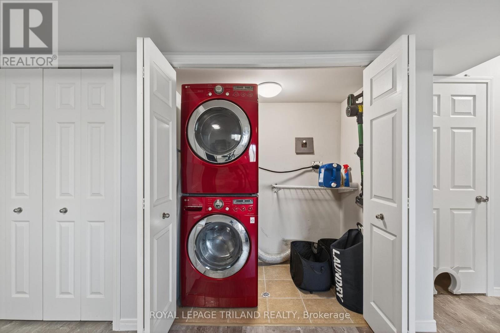 39 - 1625 Purser Street, London East (East D), ON - Indoor Photo Showing Laundry Room