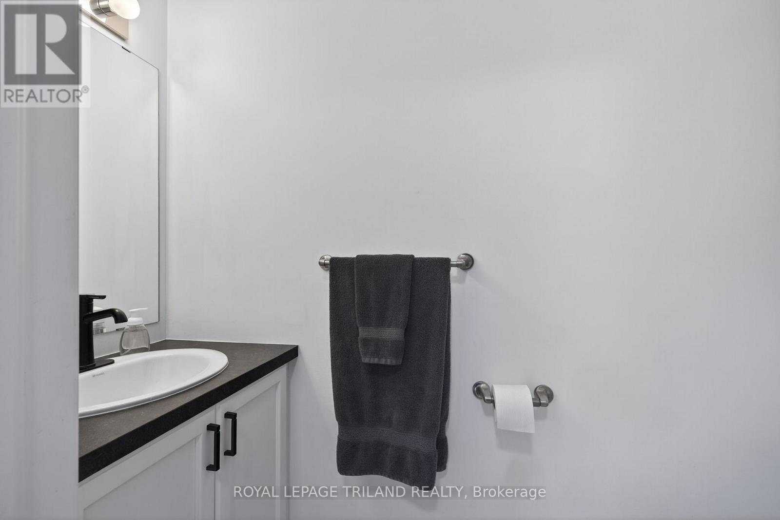39 - 1625 Purser Street, London East (East D), ON - Indoor Photo Showing Bathroom