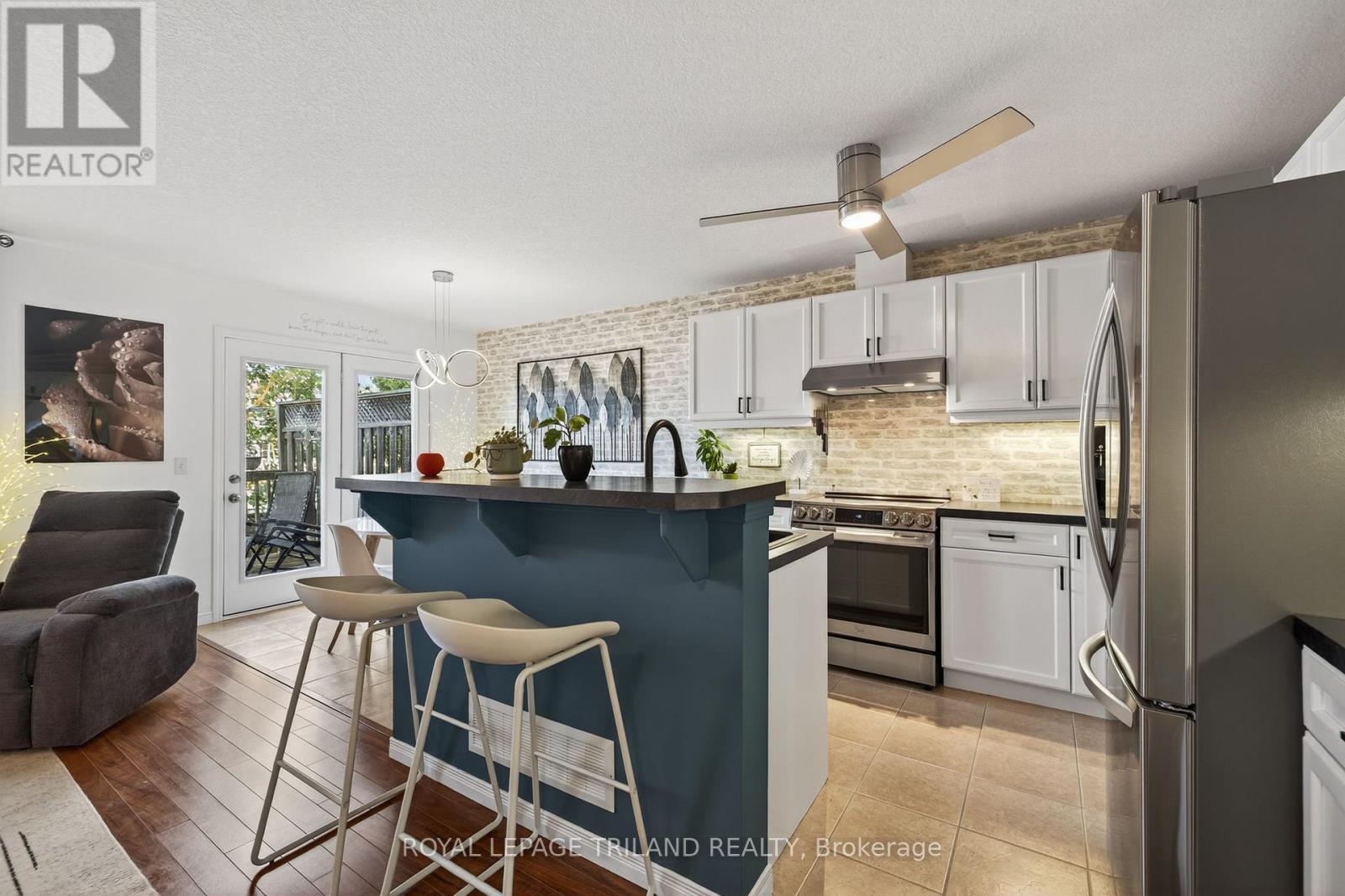 39 - 1625 Purser Street, London East (East D), ON - Indoor Photo Showing Kitchen With Stainless Steel Kitchen With Upgraded Kitchen