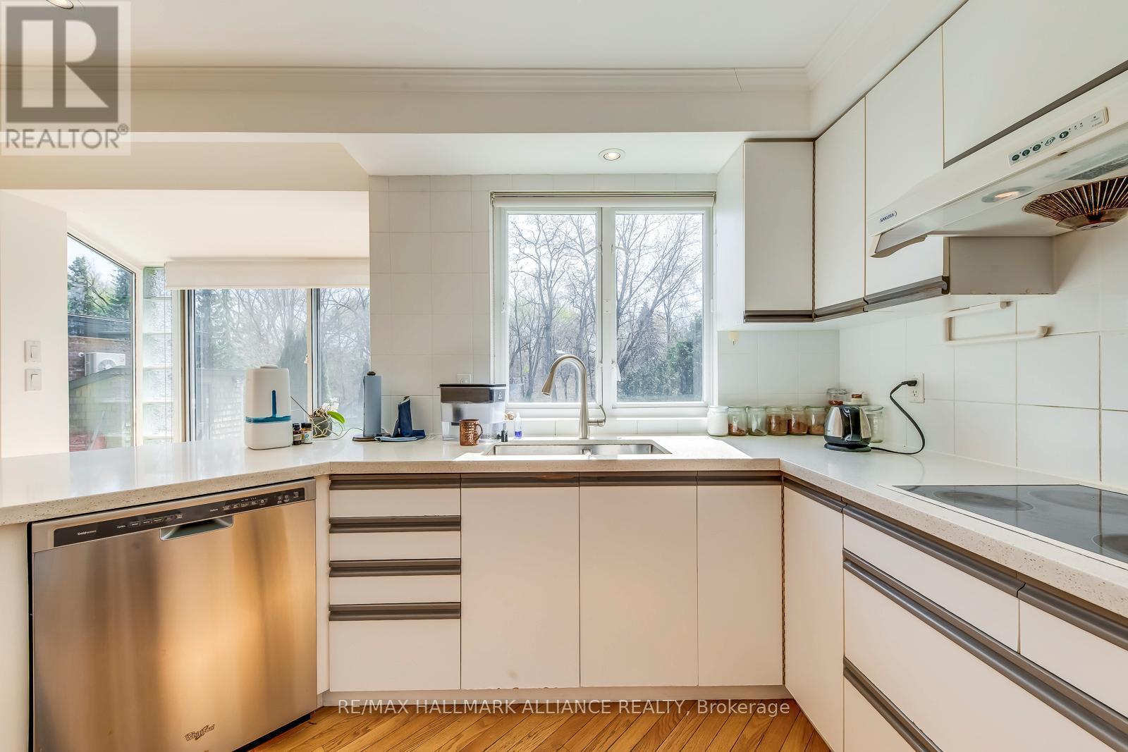 494 Chartwell Road, Oakville (Oo Old Oakville), ON - Indoor Photo Showing Kitchen With Double Sink