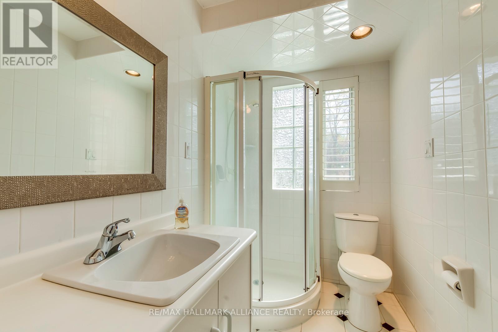 494 Chartwell Road, Oakville (Oo Old Oakville), ON - Indoor Photo Showing Bathroom