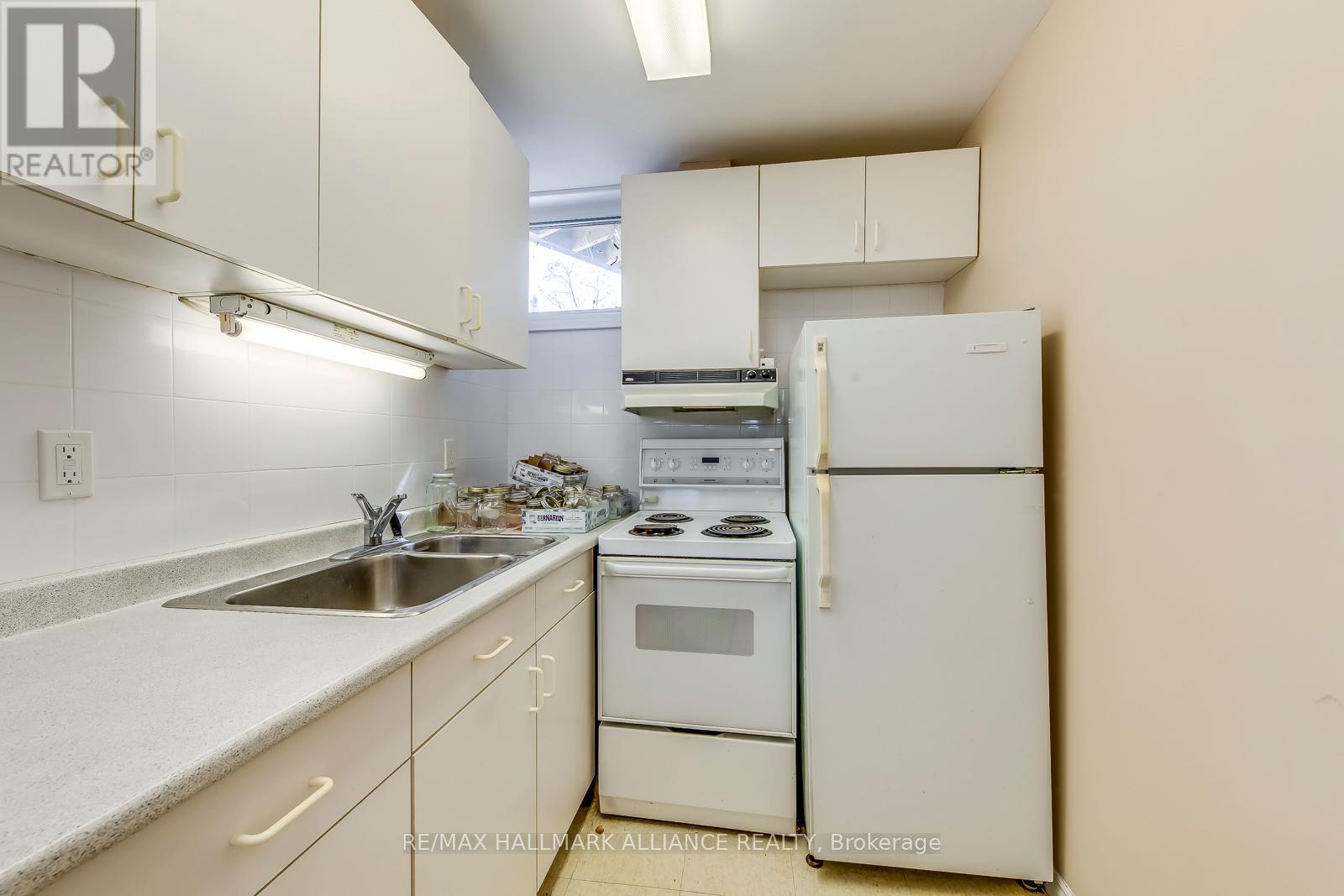 494 Chartwell Road, Oakville (Oo Old Oakville), ON - Indoor Photo Showing Kitchen With Double Sink