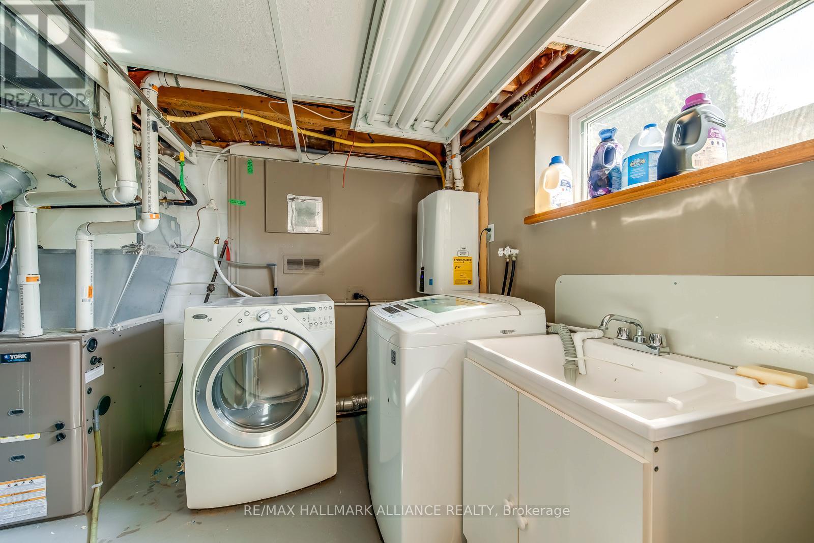 494 Chartwell Road, Oakville (Oo Old Oakville), ON - Indoor Photo Showing Laundry Room