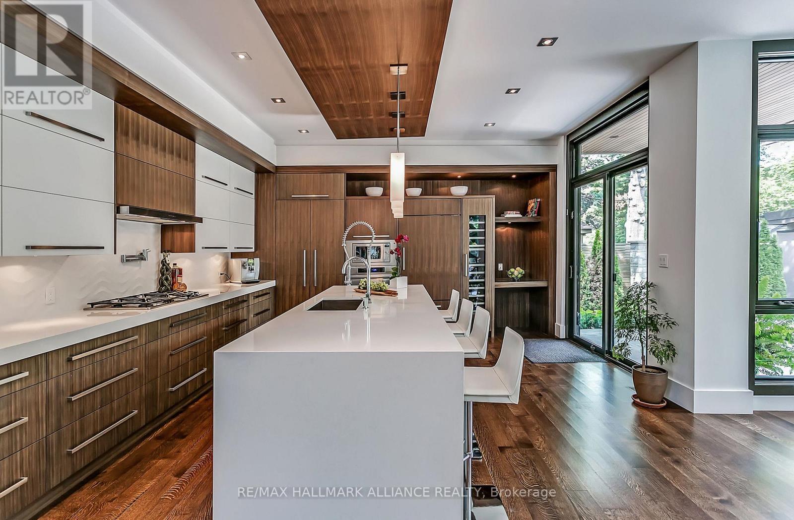 363 Morrison Road, Oakville (Mo Morrison), ON - Indoor Photo Showing Kitchen With Upgraded Kitchen