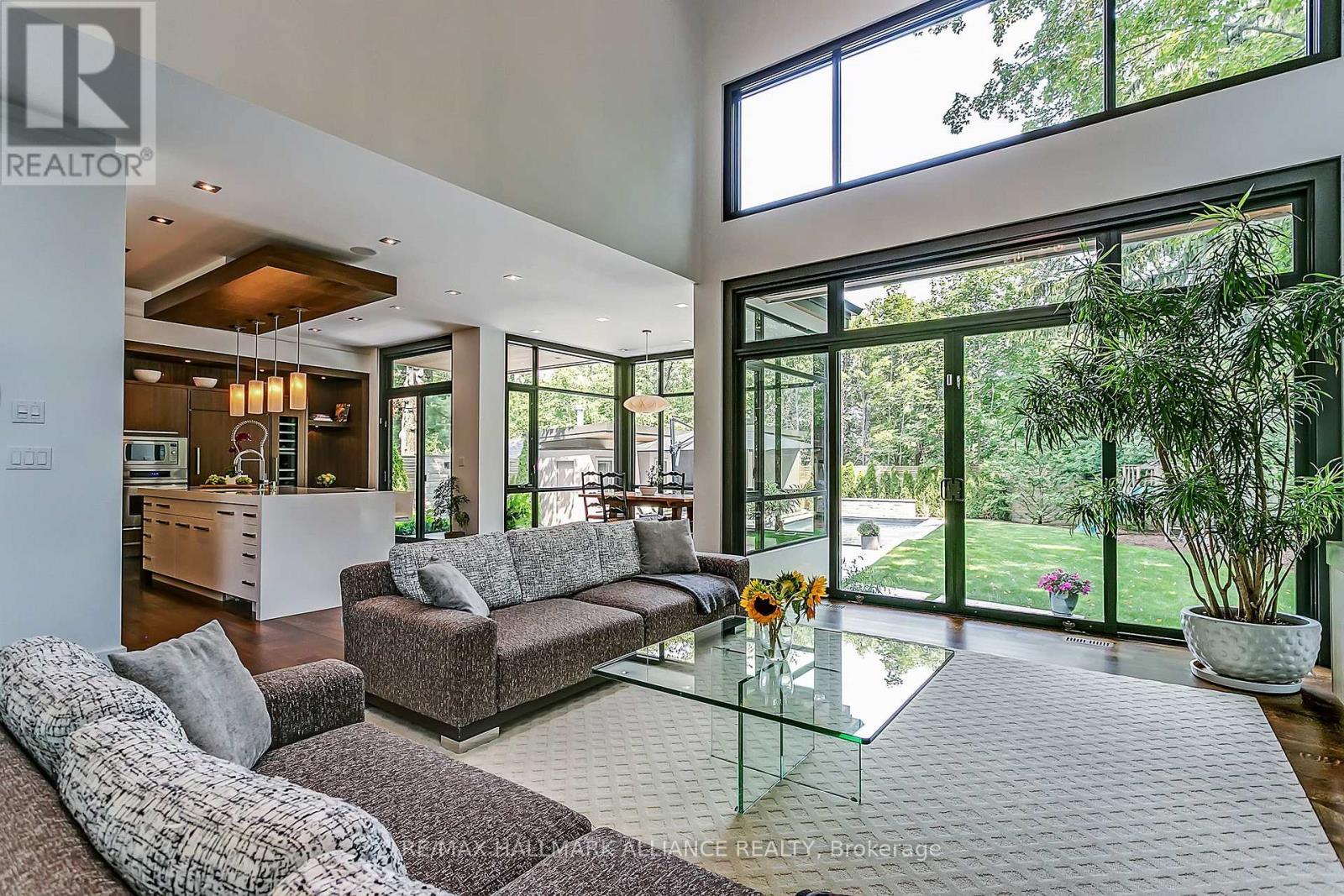 363 Morrison Road, Oakville (Mo Morrison), ON - Indoor Photo Showing Living Room