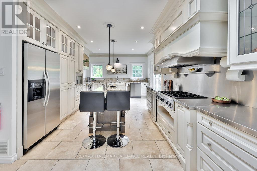 1316 Cambridge Drive, Oakville (Mo Morrison), ON - Indoor Photo Showing Kitchen With Upgraded Kitchen