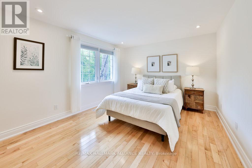 1316 Cambridge Drive, Oakville (Mo Morrison), ON - Indoor Photo Showing Bedroom