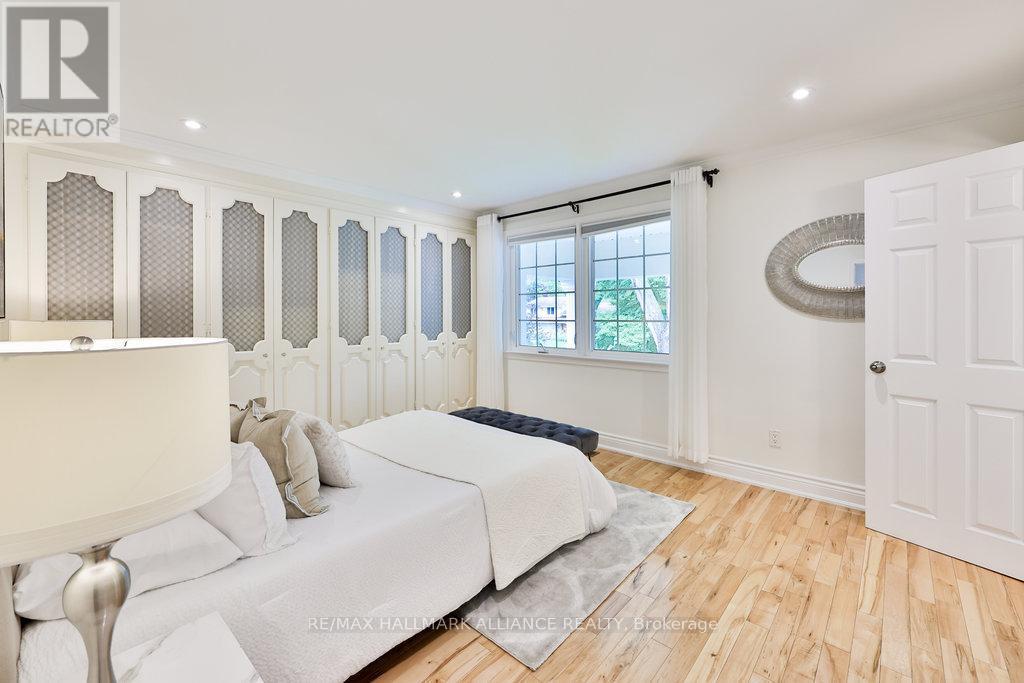 1316 Cambridge Drive, Oakville (Mo Morrison), ON - Indoor Photo Showing Bedroom