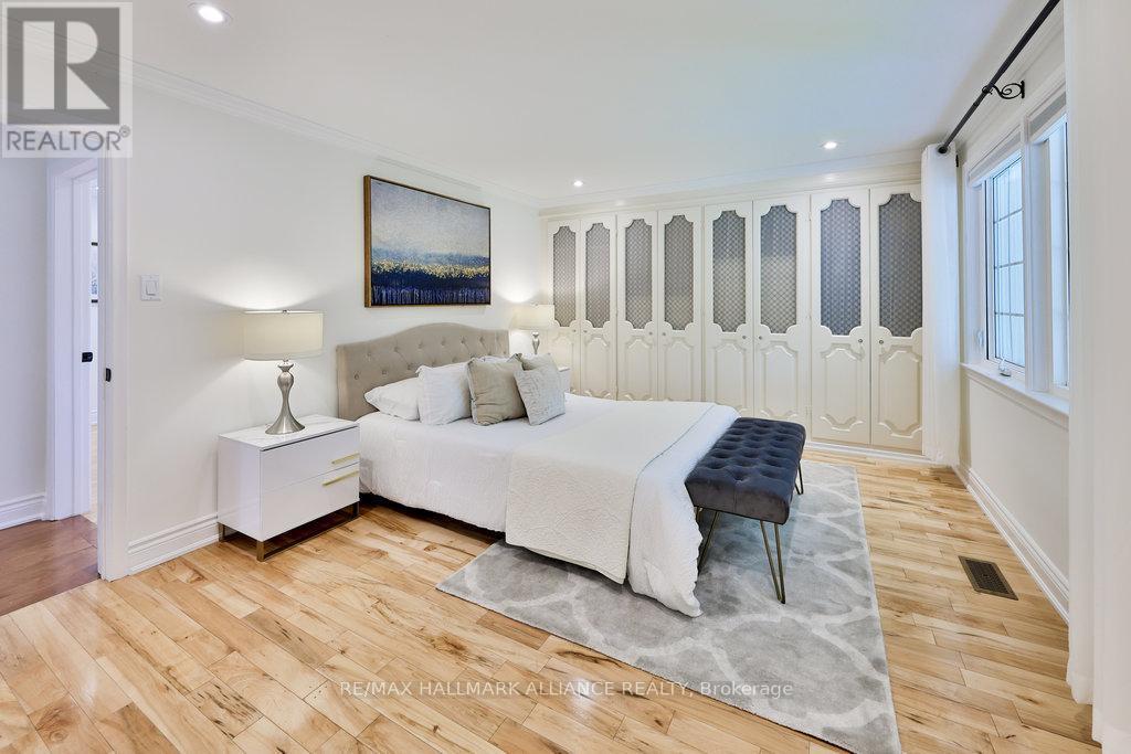 1316 Cambridge Drive, Oakville (Mo Morrison), ON - Indoor Photo Showing Bedroom