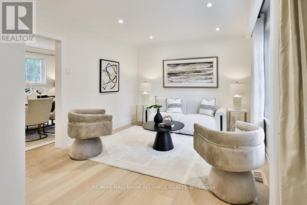 1316 Cambridge Drive, Oakville (Mo Morrison), ON - Indoor Photo Showing Living Room