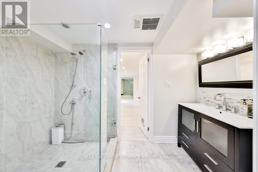 1316 Cambridge Drive, Oakville (Mo Morrison), ON - Indoor Photo Showing Bathroom