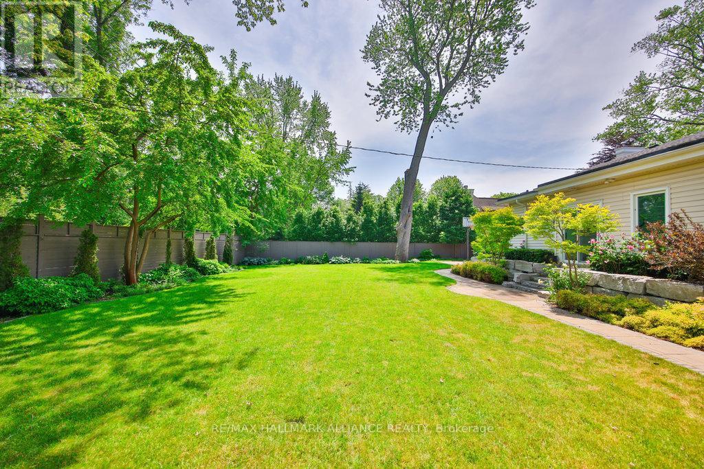 1316 Cambridge Drive, Oakville (Mo Morrison), ON - Outdoor