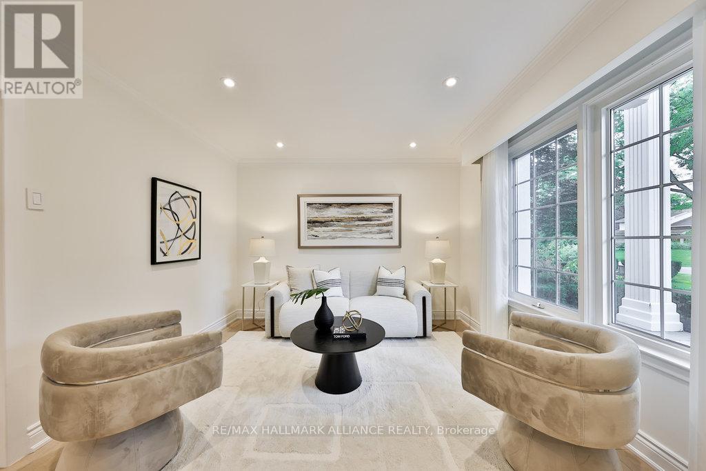 1316 Cambridge Drive, Oakville (Mo Morrison), ON - Indoor Photo Showing Living Room