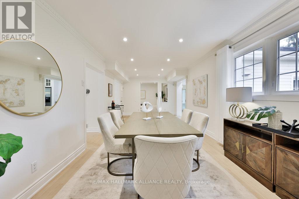 1316 Cambridge Drive, Oakville (Mo Morrison), ON - Indoor Photo Showing Dining Room
