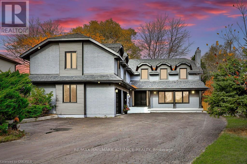 2309 Dunedin Road, Oakville (Fd Ford), ON - Outdoor With Facade