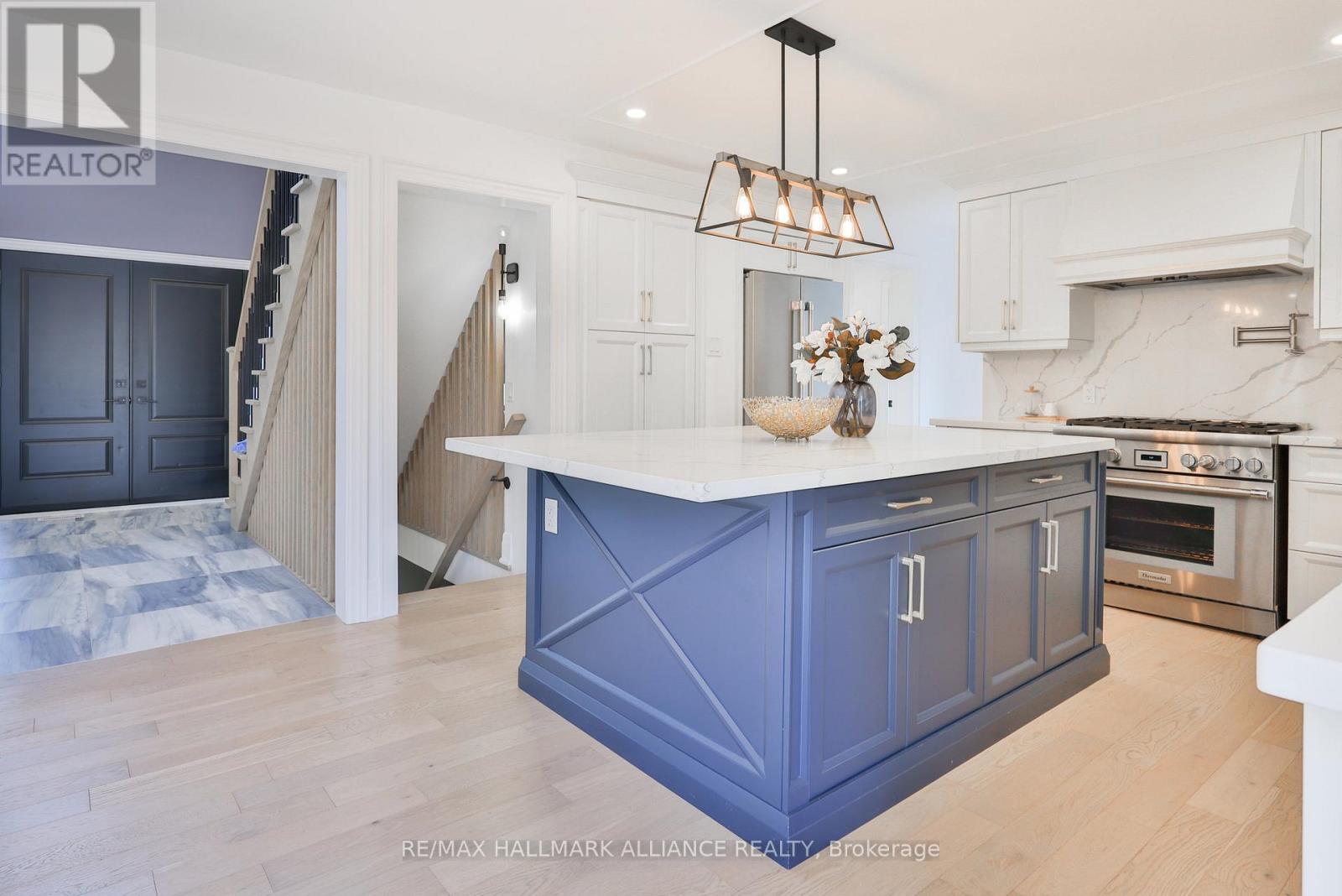 Kitchen - 2309 Dunedin Road, Oakville (Fd Ford), ON - Indoor Photo Showing Kitchen With Upgraded Kitchen