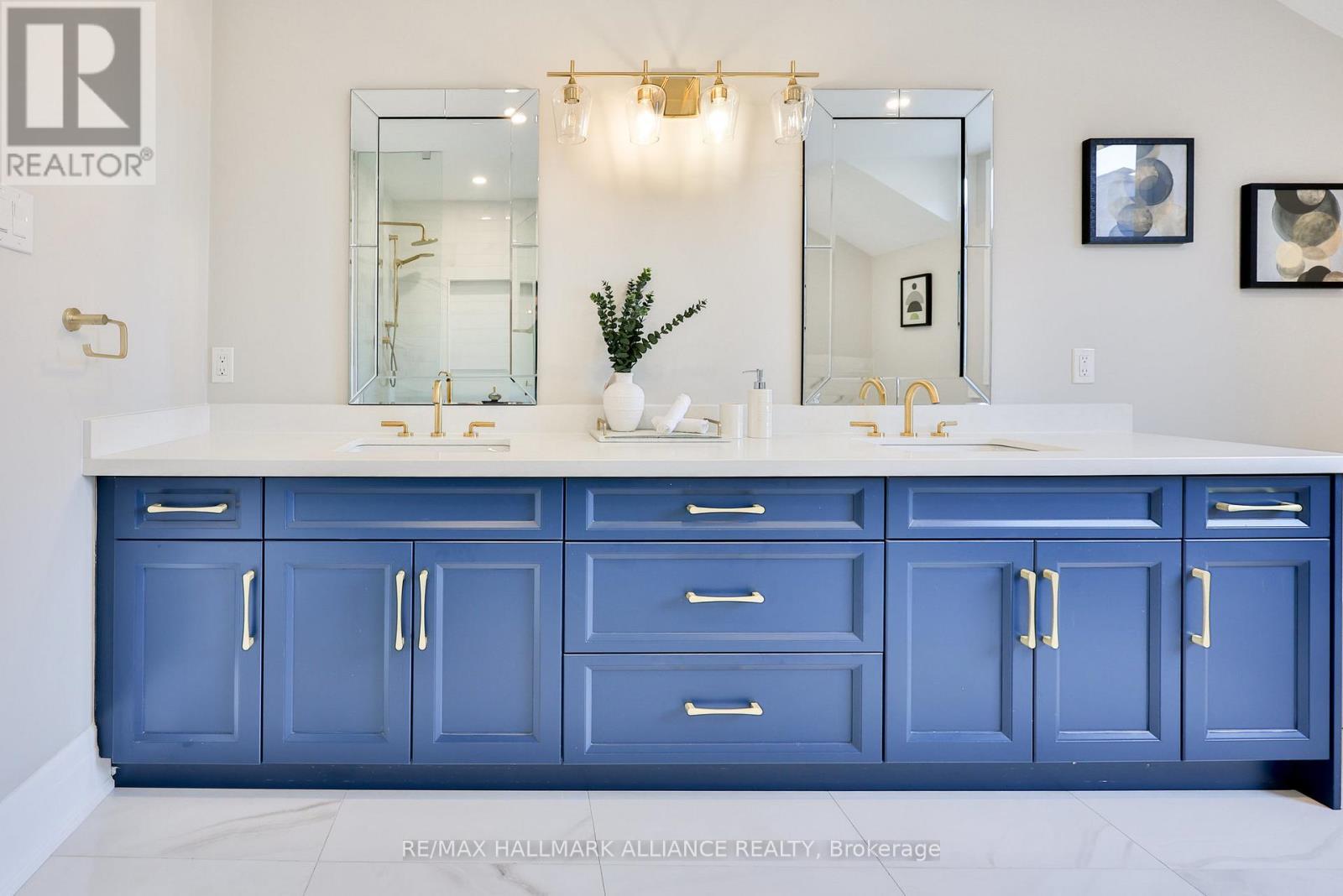 Primary bedroom ensuite - 2309 Dunedin Road, Oakville (Fd Ford), ON - Indoor Photo Showing Bathroom