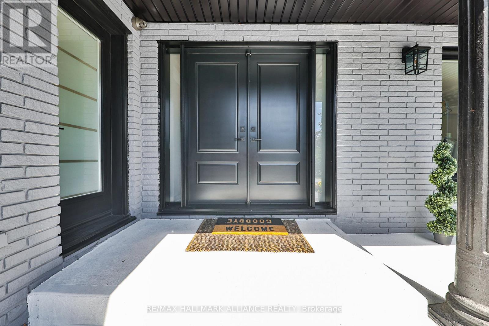 2309 Dunedin Road, Oakville (Fd Ford), ON - Outdoor With Exterior