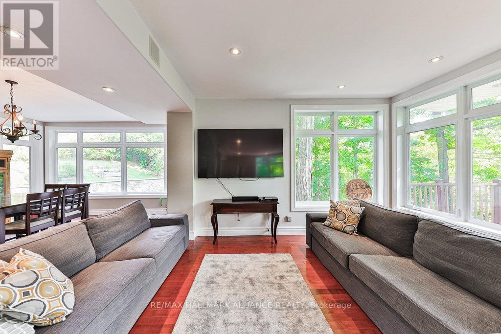 1200 Bronte Road, Oakville (Ga Glen Abbey), ON - Indoor Photo Showing Living Room