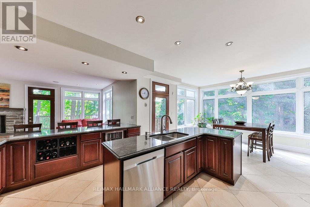 1200 Bronte Road, Oakville (Ga Glen Abbey), ON - Indoor Photo Showing Kitchen With Double Sink