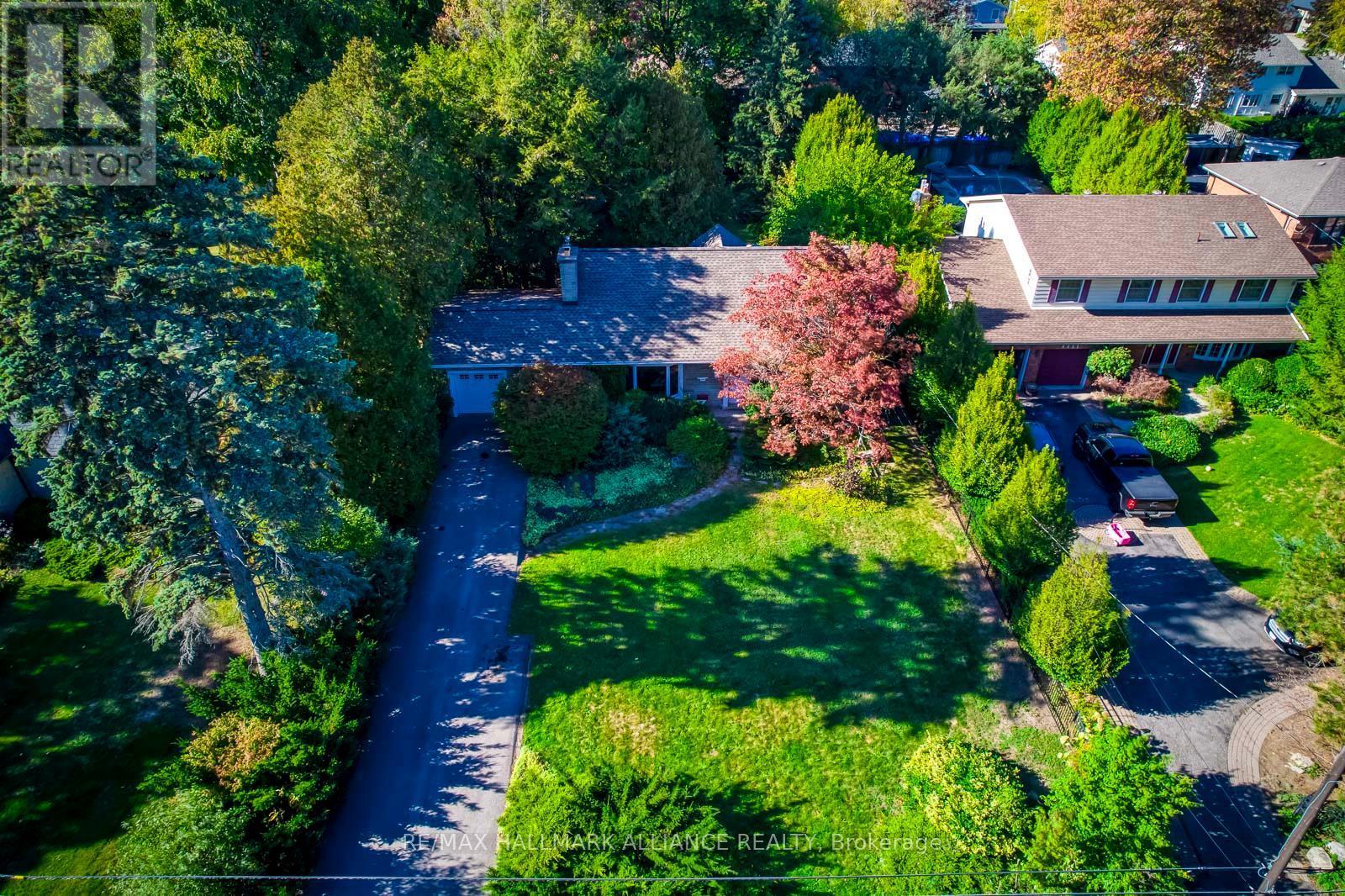 4447 Lakeshore Road, Burlington (Shoreacres), ON - Outdoor