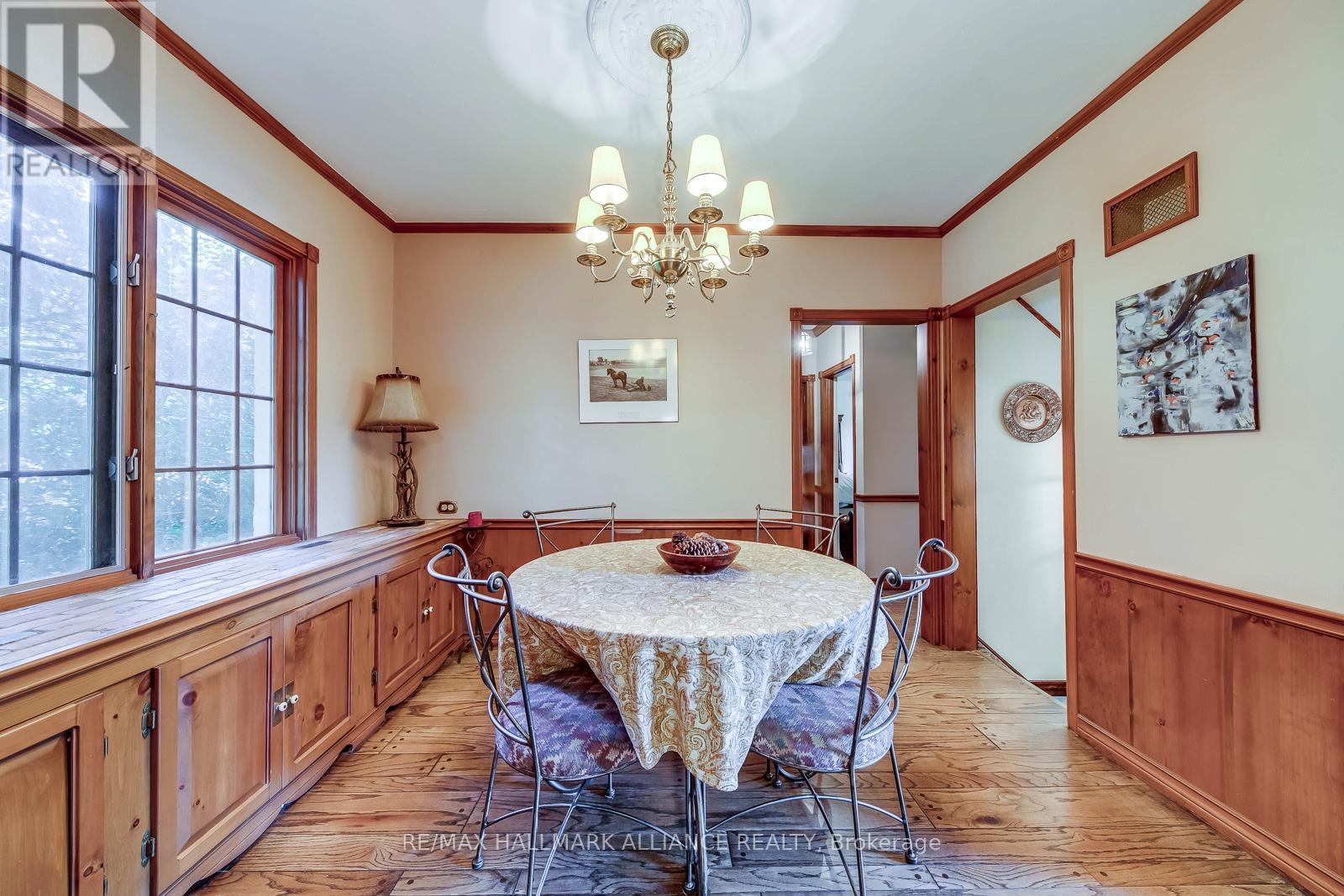 4447 Lakeshore Road, Burlington (Shoreacres), ON - Indoor Photo Showing Dining Room