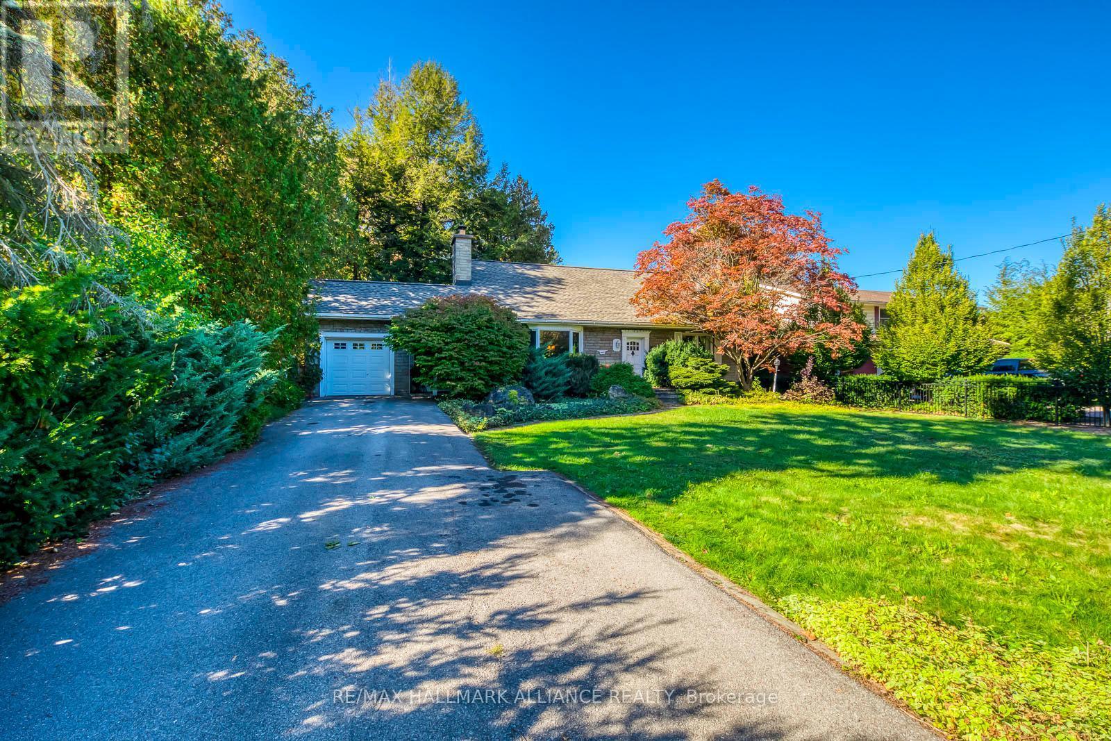 4447 Lakeshore Road, Burlington (Shoreacres), ON - Outdoor