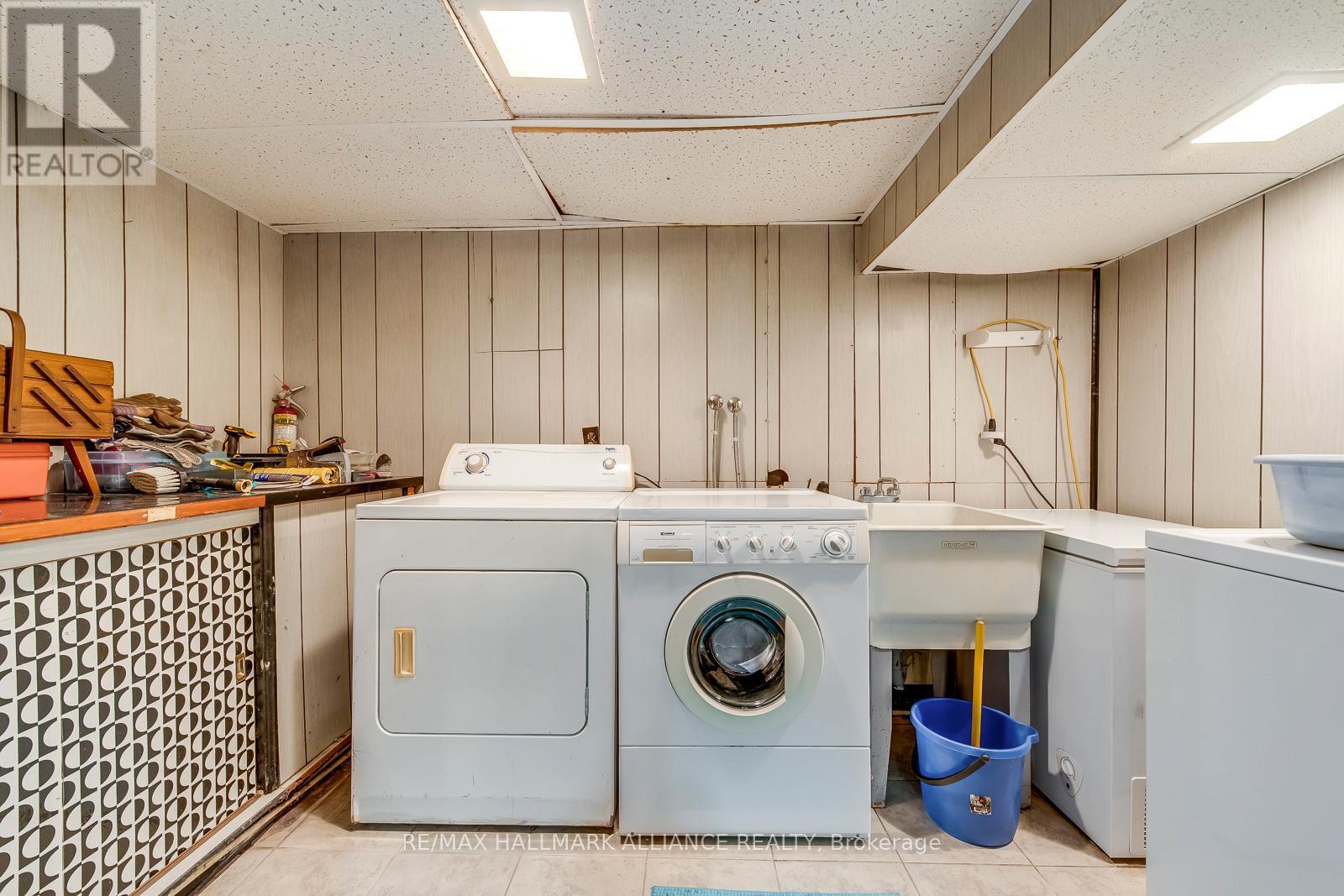 4447 Lakeshore Road, Burlington (Shoreacres), ON - Indoor Photo Showing Laundry Room