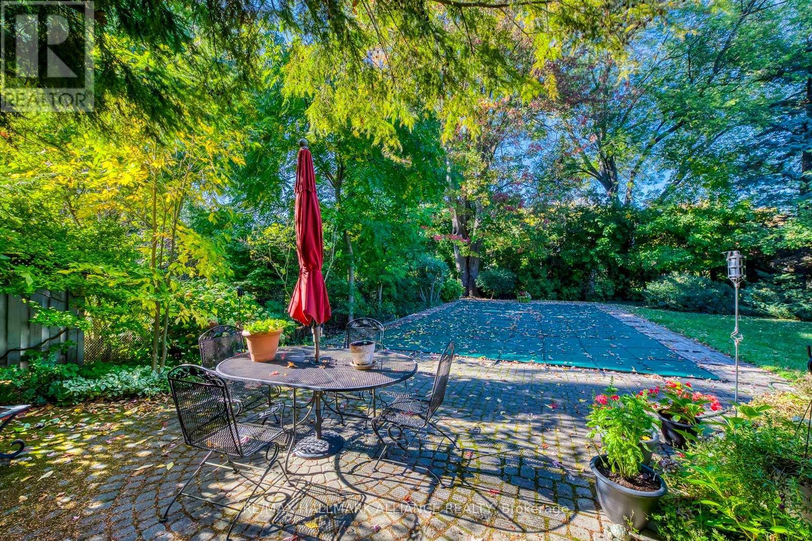 4447 Lakeshore Road, Burlington (Shoreacres), ON - Outdoor