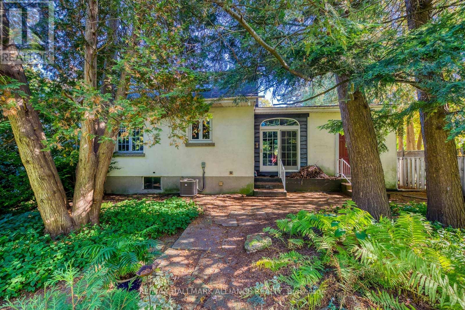 4447 Lakeshore Road, Burlington (Shoreacres), ON - Outdoor