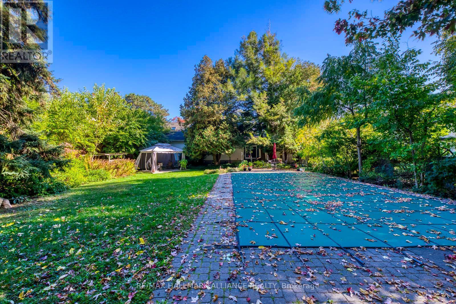 4447 Lakeshore Road, Burlington (Shoreacres), ON - Outdoor