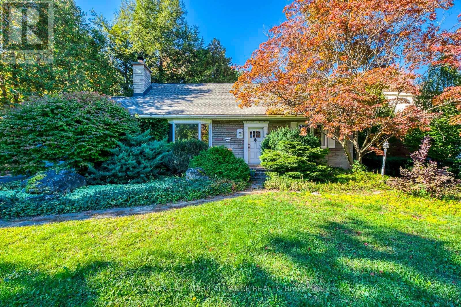 4447 Lakeshore Road, Burlington (Shoreacres), ON - Outdoor