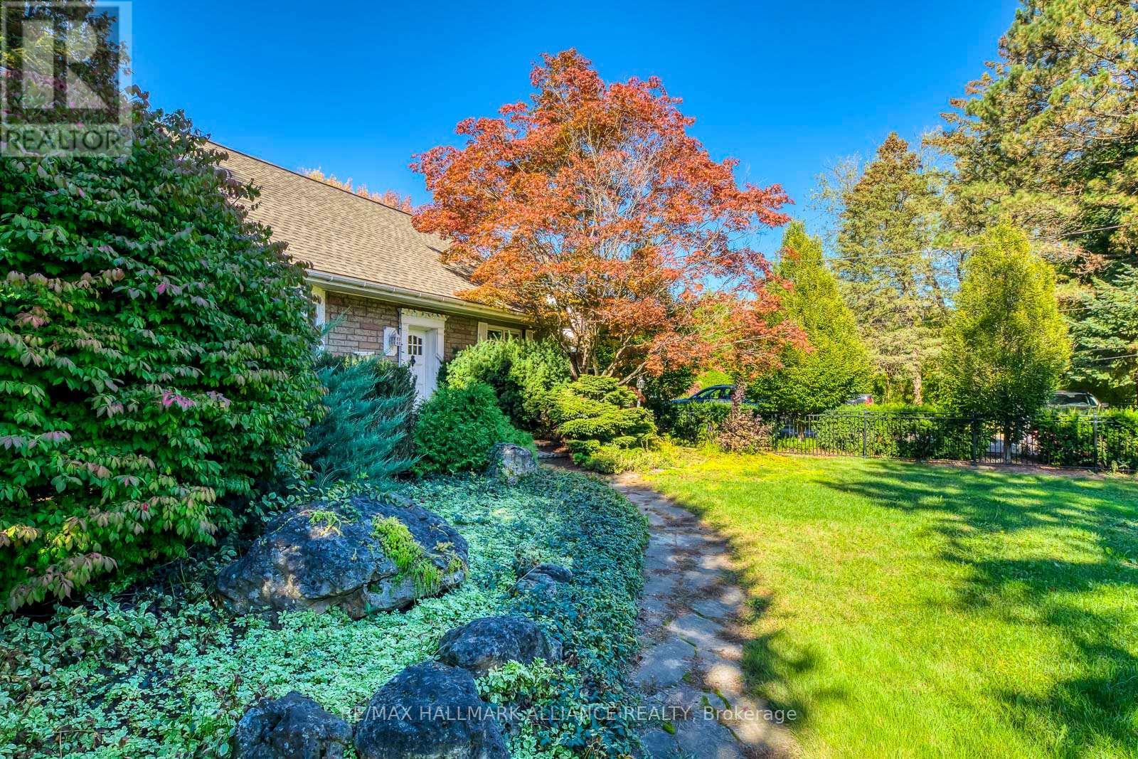 4447 Lakeshore Road, Burlington (Shoreacres), ON - Outdoor