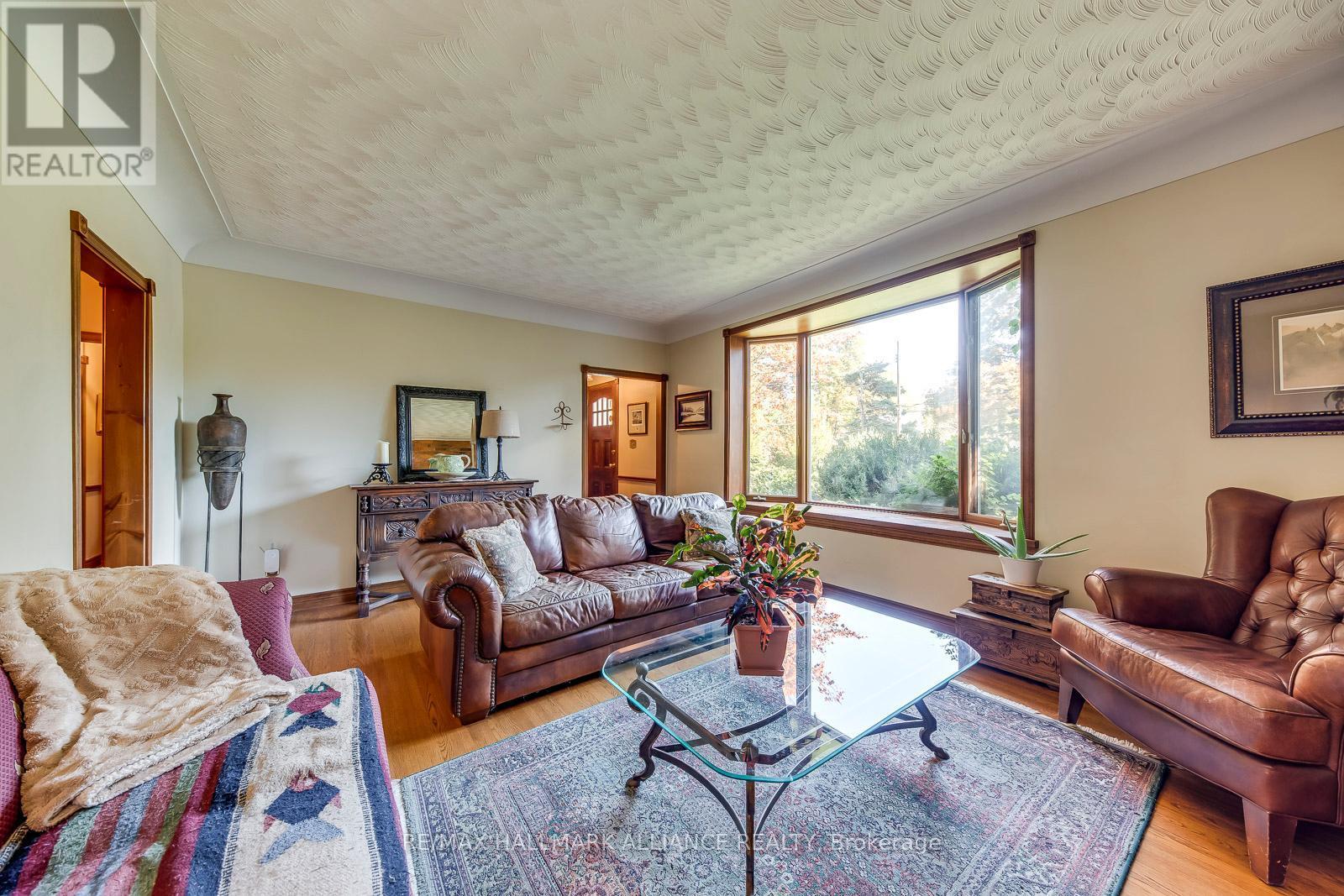4447 Lakeshore Road, Burlington (Shoreacres), ON - Indoor Photo Showing Living Room