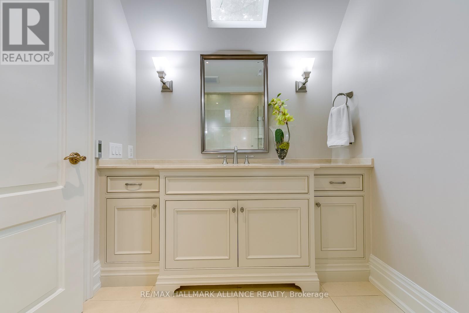 Bedroom 3 ensuite - 138 Dianne Avenue, Oakville (Mo Morrison), ON - Indoor Photo Showing Bathroom