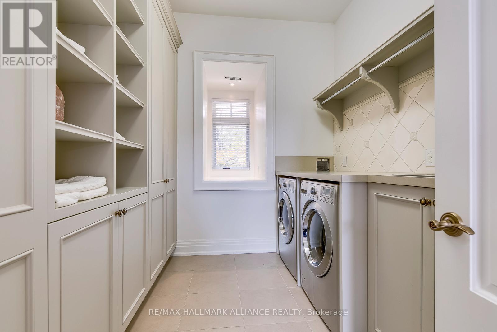 Upstairs laundry - 138 Dianne Avenue, Oakville (Mo Morrison), ON - Indoor Photo Showing Laundry Room