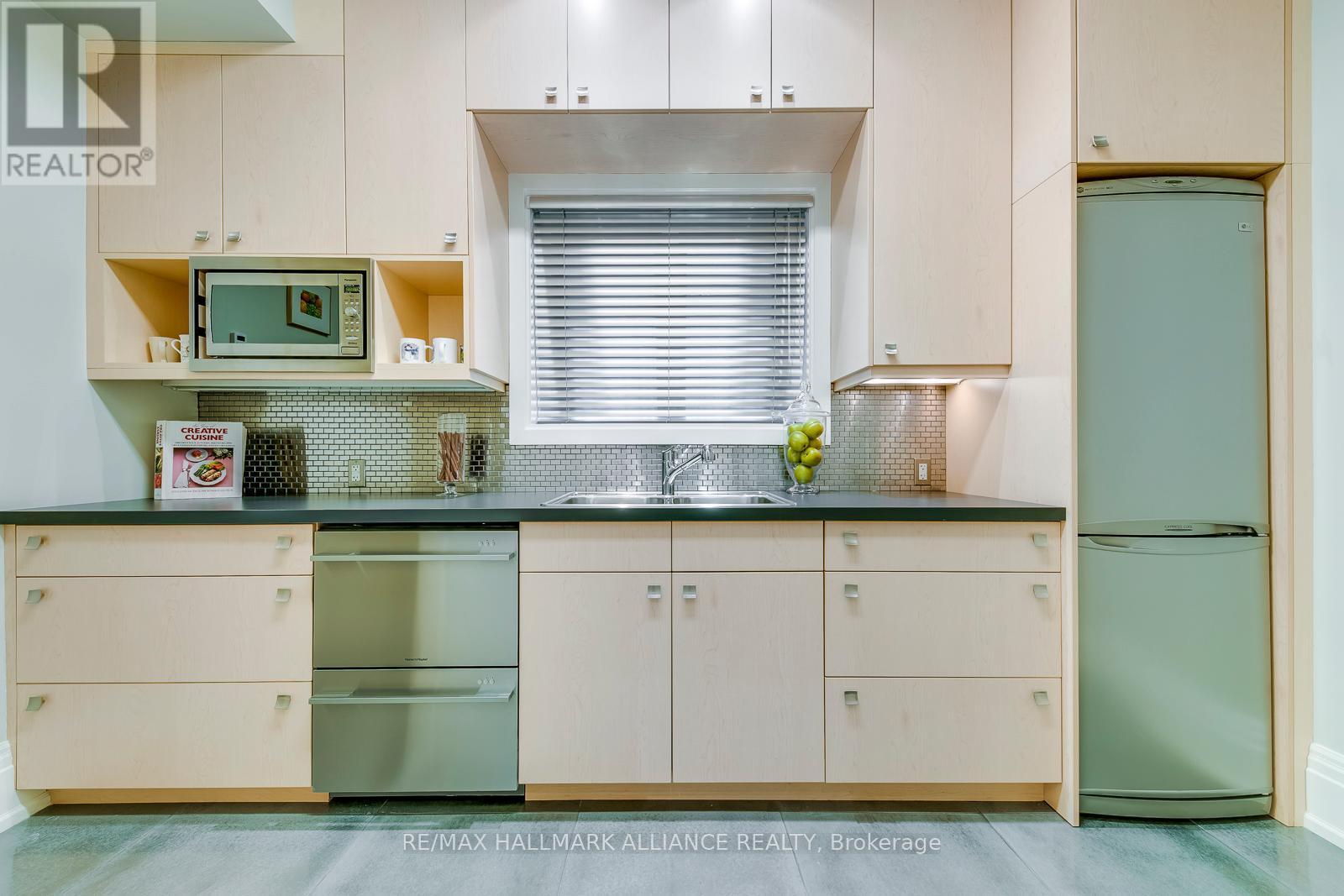 2nd kitchen in lower level - 138 Dianne Avenue, Oakville (Mo Morrison), ON - Indoor Photo Showing Kitchen
