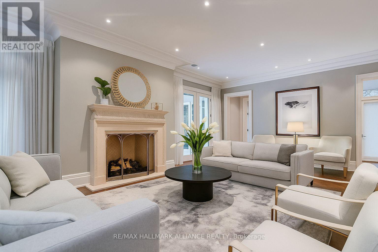 138 Dianne Avenue, Oakville (Mo Morrison), ON - Indoor Photo Showing Living Room With Fireplace