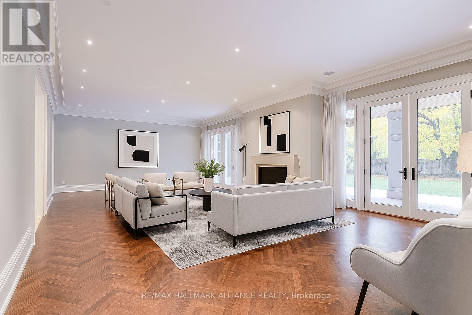 138 Dianne Avenue, Oakville (Mo Morrison), ON - Indoor Photo Showing Living Room