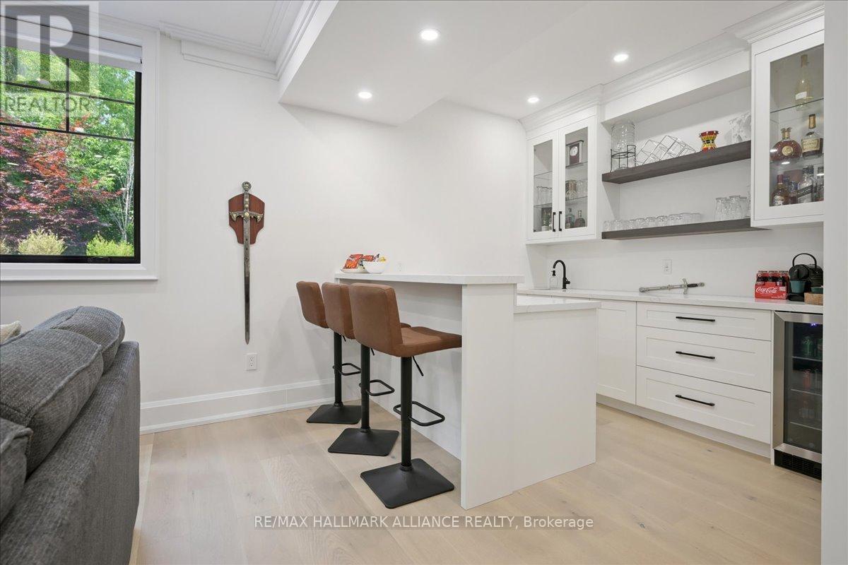 1225 Baldwin Drive, Oakville (Mo Morrison), ON - Indoor