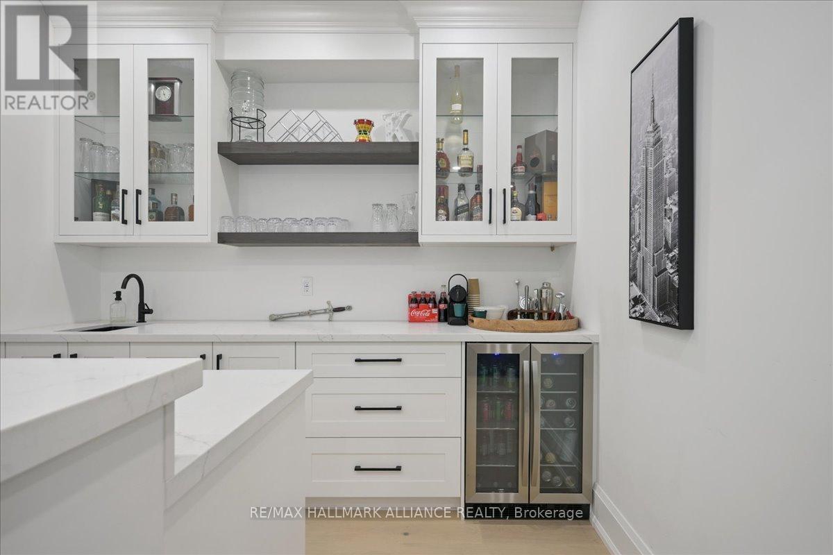 1225 Baldwin Drive, Oakville (Mo Morrison), ON - Indoor