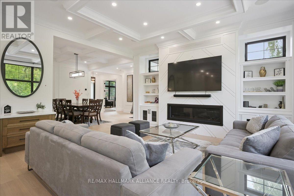 1225 Baldwin Drive, Oakville (Mo Morrison), ON - Indoor Photo Showing Living Room With Fireplace