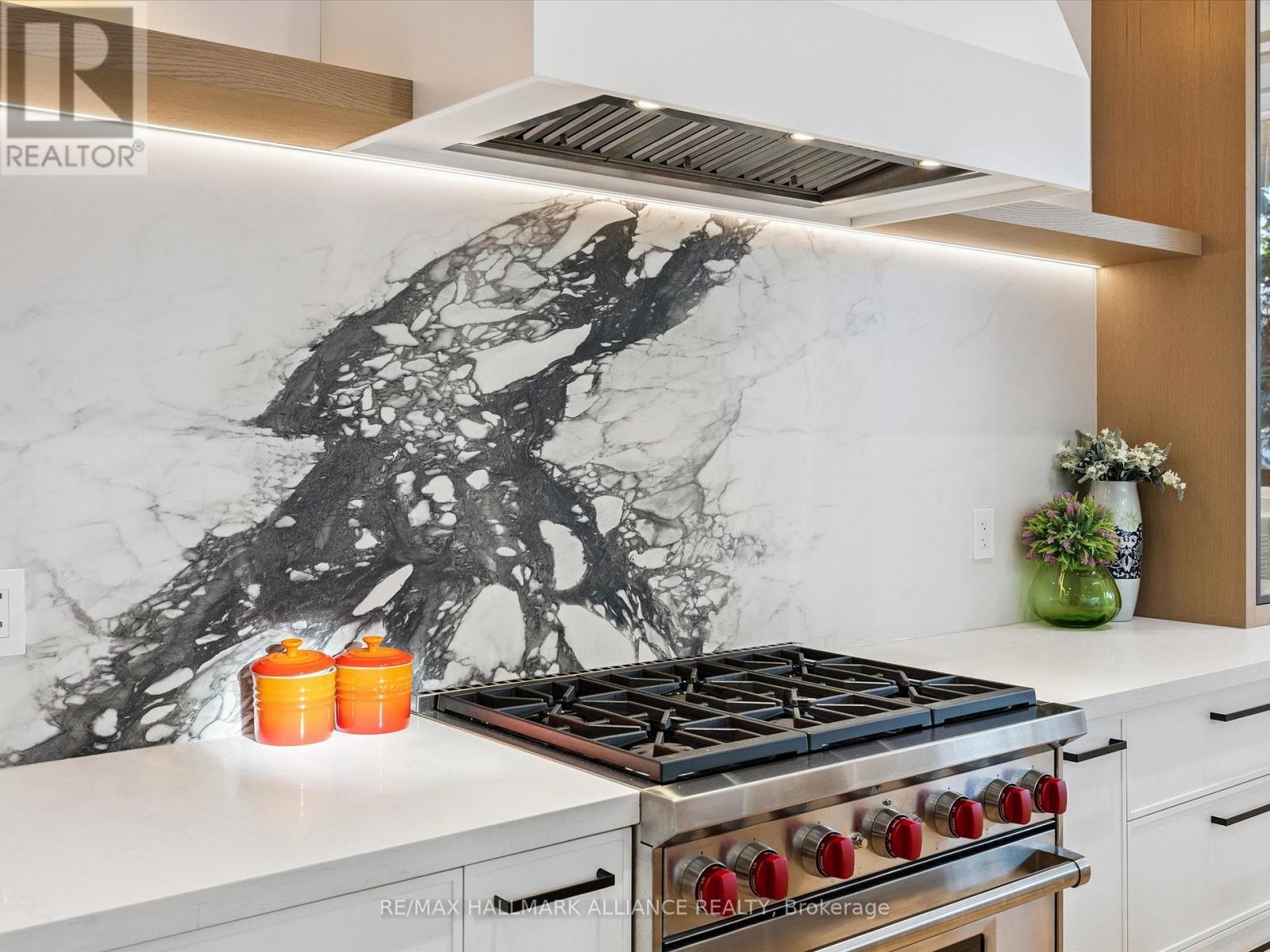 2074 Seabrook Drive, Oakville (Wo West), ON - Indoor Photo Showing Kitchen
