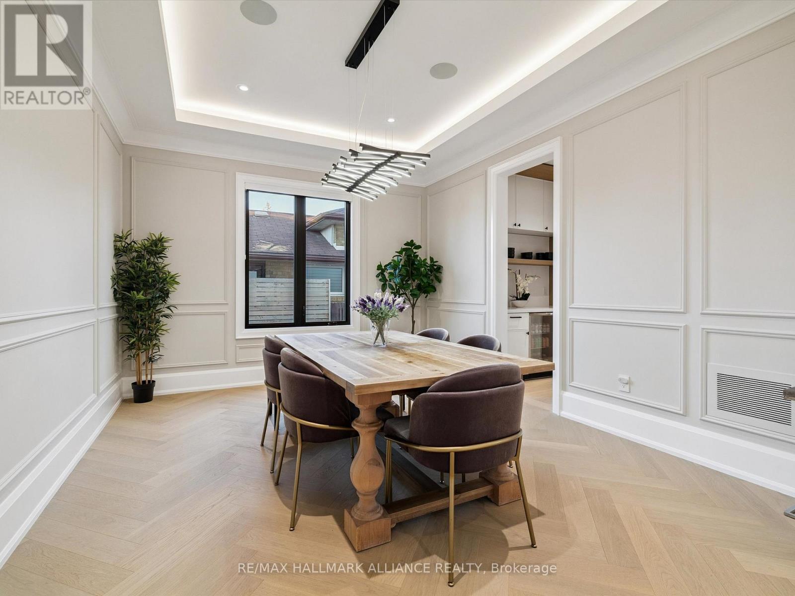 Formal Dining Room - 2074 Seabrook Drive, Oakville (Wo West), ON - Indoor Photo Showing Dining Room