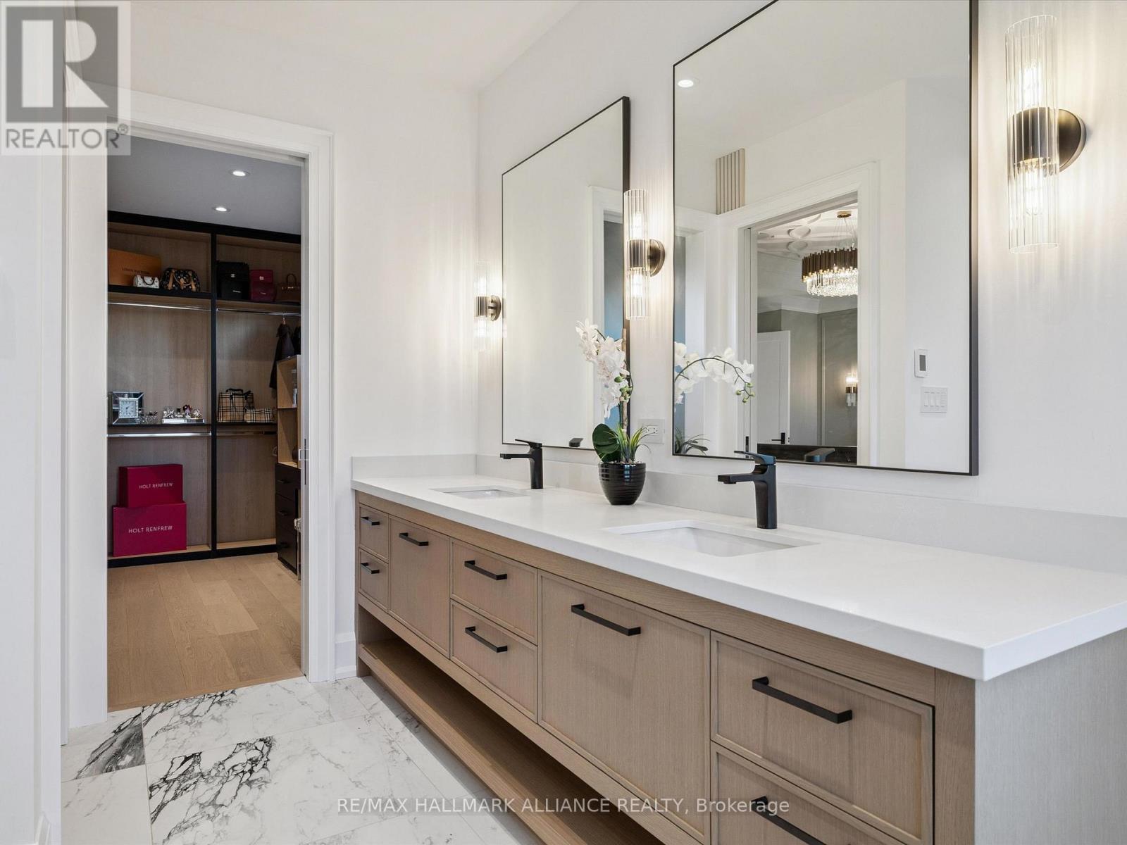 2074 Seabrook Drive, Oakville (Wo West), ON - Indoor Photo Showing Bathroom