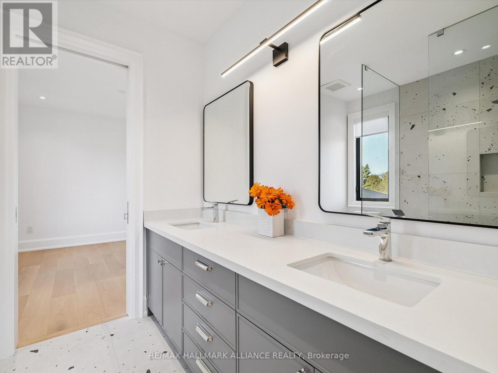 Bedroom 3 ensuite - 2074 Seabrook Drive, Oakville (Wo West), ON - Indoor Photo Showing Bathroom
