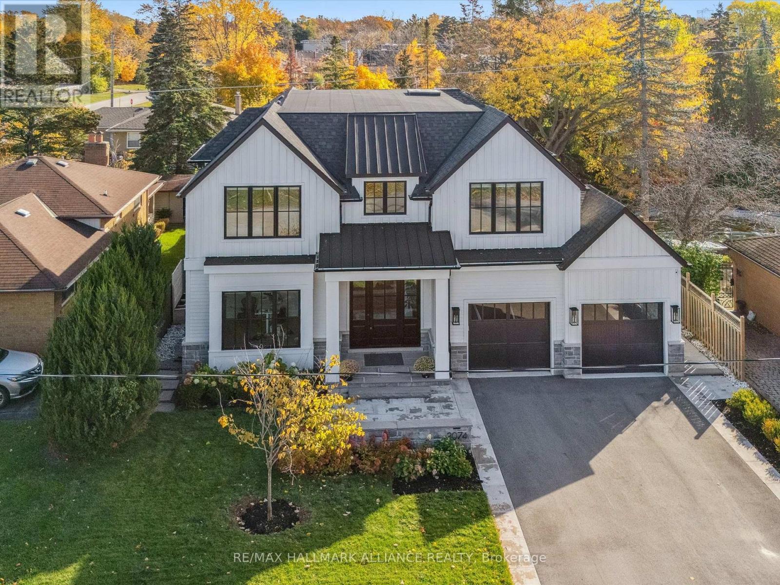 2074 Seabrook Drive, Oakville (Wo West), ON - Outdoor With Facade