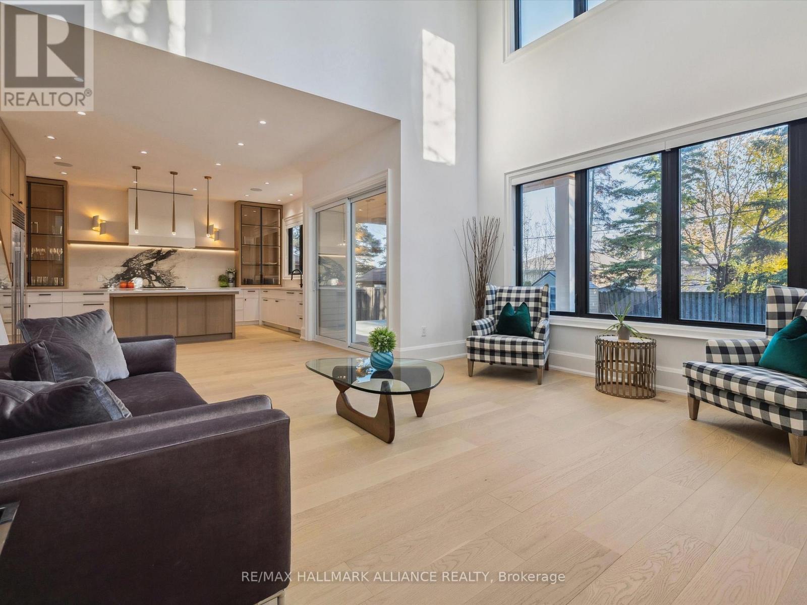 2074 Seabrook Drive, Oakville (Wo West), ON - Indoor Photo Showing Living Room