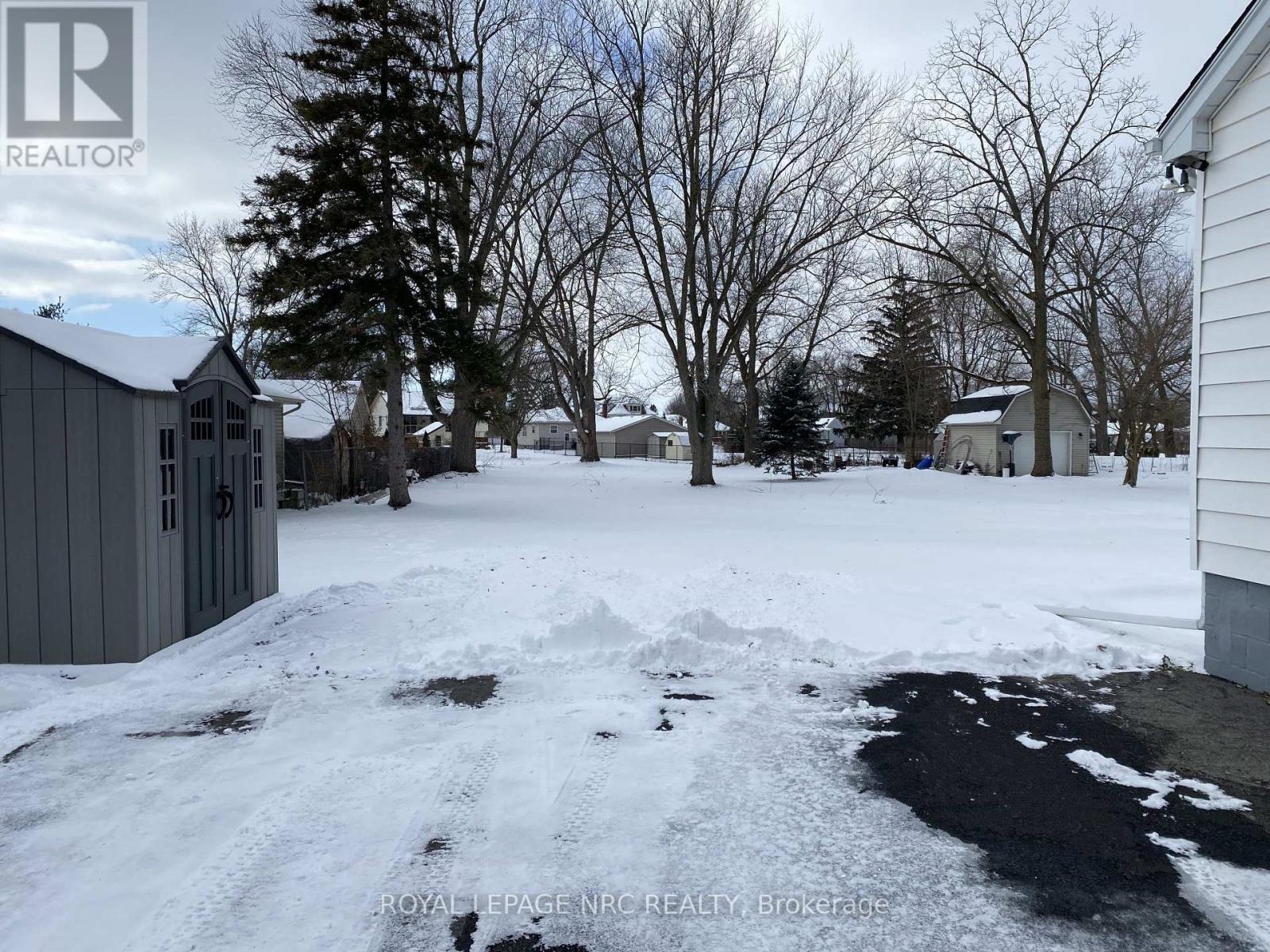 Very large lot with extra parking - 5477 Green Avenue, Niagara Falls (Ascot), ON - Outdoor